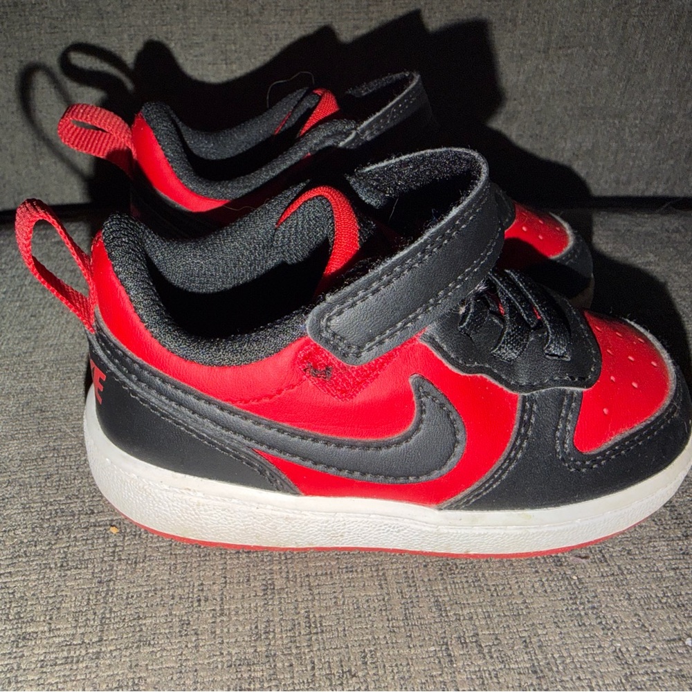 Nike Kids Black and Red Sneakers